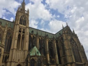Metz Kathedrale - Fahrrad-Unterkünfte in Metz