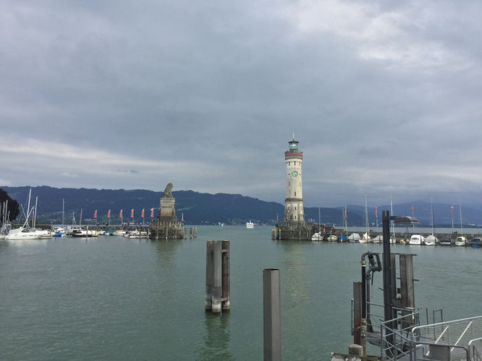 Lindau Königssee-Bodensee-Radweg - Neuer Lindauer Leuchtturm und Fahrrad am Hafen