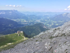 Watzmannhaus vom Hochegg aus gesehen. Watzmannwanderung.