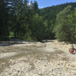 Zwischen Saulgrub und Halblech auf der Gemarkung Wildsteig - auf dem Königssee-Bodensee-Radweg - eine Stelle, in der man über einen Fluss fahren muss