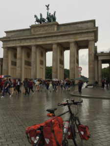 Berlin Brandenburger Tor - auf dem Spreeradweg