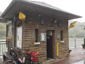 Wahrschauer und Lotsenmuseum am Rheinradweg in St. Goar.