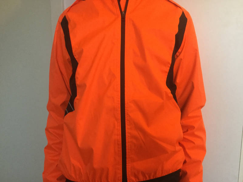 Fahrrad-Regenjacke Decathlon - B'twin 500 - Angezogen