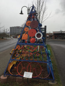 Miltenberg Kunst am Bahnhof - Main - Mainradweg