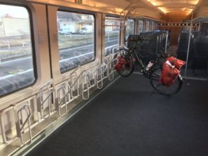 Fahrradabteil leer mit meinem Fahrrad mit Ortliebtaschen