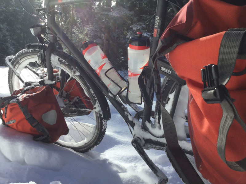 Fahrrad im Schnee in Loßburg - Kinzigtalradweg