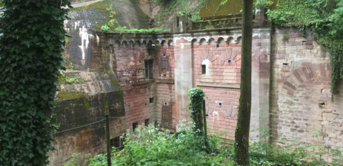 Bei Mundolsheim das Fort Ducrot - Podbielski - Radweg zu den Forts - Piste des Forts
