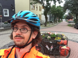 Oberhof Thüringen - Blumenkübel - Fahrrad - müder Radtouren-Checker - Rennsteigradweg