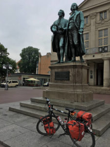 Goethe-Schiller-Denkmal in Weimar - Theaterplatz - Thüringer Städtekette mit dem Fahrrad