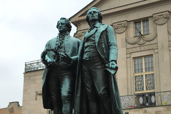 Goethe-Schiller-Denkmal in Weimar Thüringer Städtekette mit dem Fahrrad