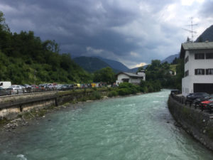 Marktschellenberg Berchtesgadener Ache - Dunkle Wolken - Mozartradweg