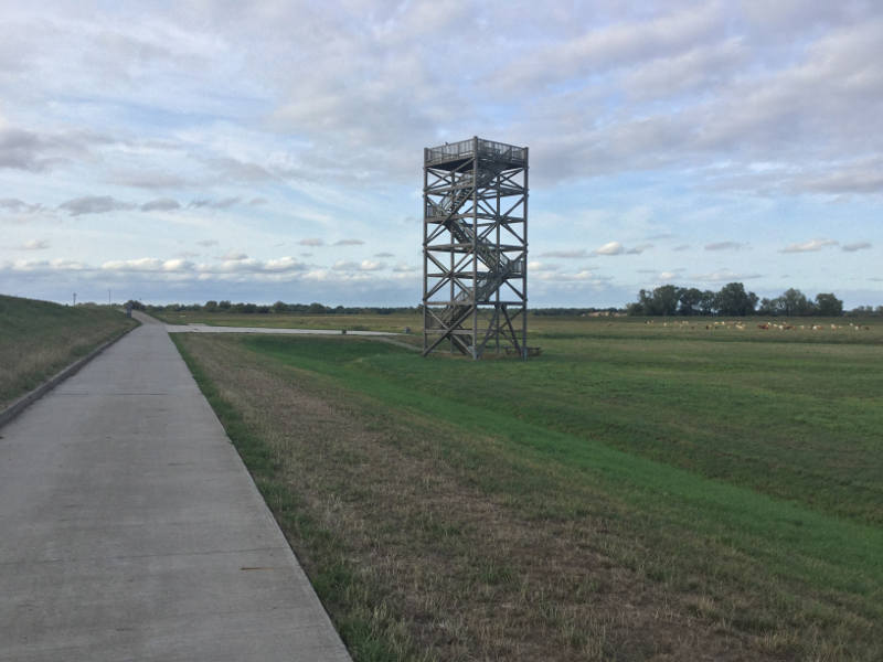 Aussichtsturm bei Bleckede am Elberadweg - Fernradweg Berlin-Hamburg