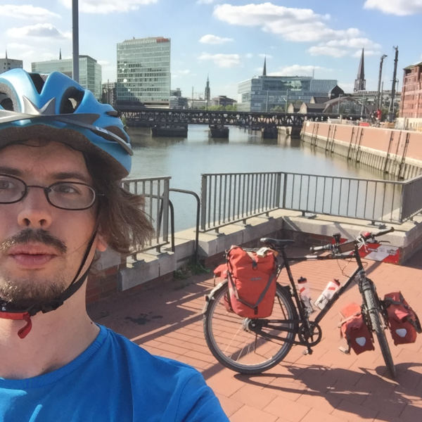 An der Elbe - Elberadweg - Fahrradfahrer - Fahrrad - Radtouren-Checker