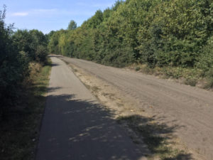 Hinter Paaren - Staubstraße - Asphaltstraße für Radfahrer - Havellandradweg