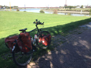 Ruhr fließt in Rhein - Mündung - Rechtsrheinisch - Rheinorange - Rheinradweg Duisburg - Rhurtalradweg
