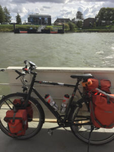 Schiff Kinderdijk - Slikkerveer - Rheinradweg Rotterdam - Wassertaxi mit Fahrrad