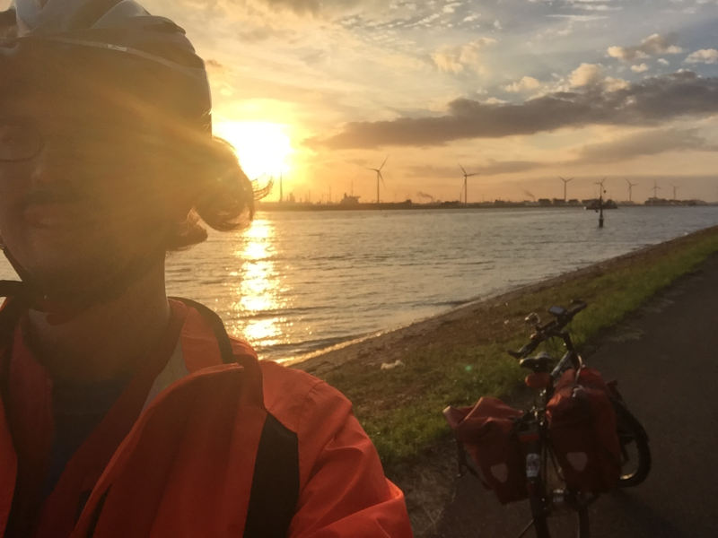 Windkraftanlagen in Hoek van Holland - Hafen - Europoort - Sonnenuntergang - Radfahrer - Rheinradweg Rotterdam