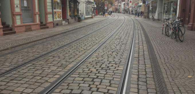 Fahrradverkehr vs. Straßenbahn - Karlsruhe-Durlach