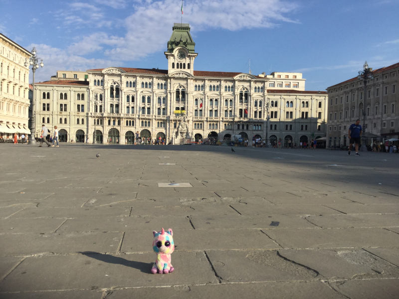 Piazza dell’Unità d’Italia in Triest - Rathaus - Europaradtour