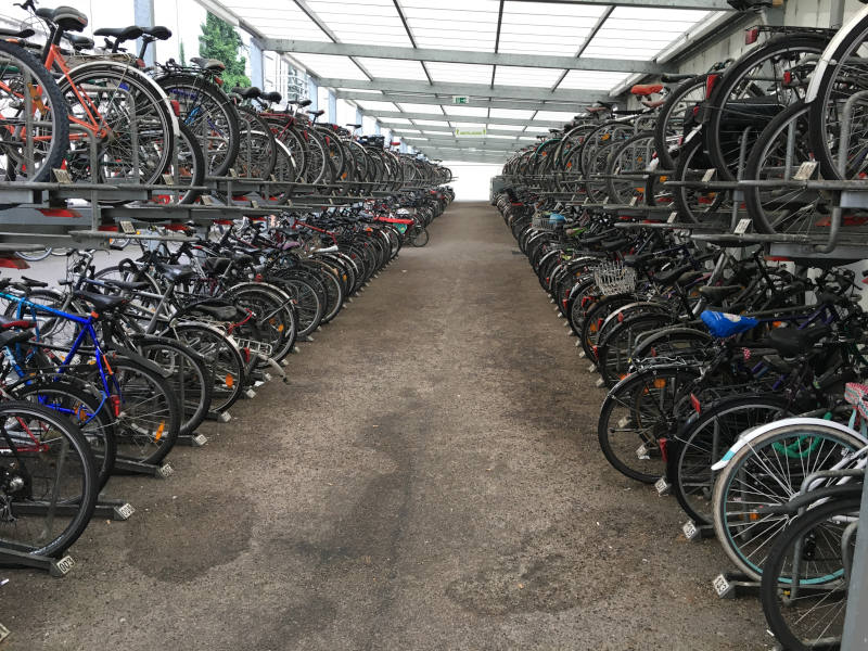 Fahrradparkplätze in der Stadt - Fahrradparkhaus