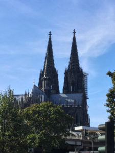 Fahrrad-Unterkünfte in Köln finden - Rheinradweg