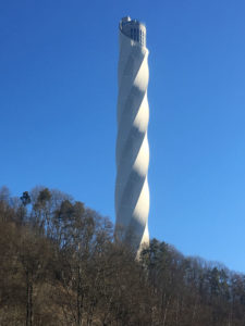 thyssenkrupp-Testturm - blauer Himmel - Heidelberg-Schwarzwald-Bodensee-Radweg