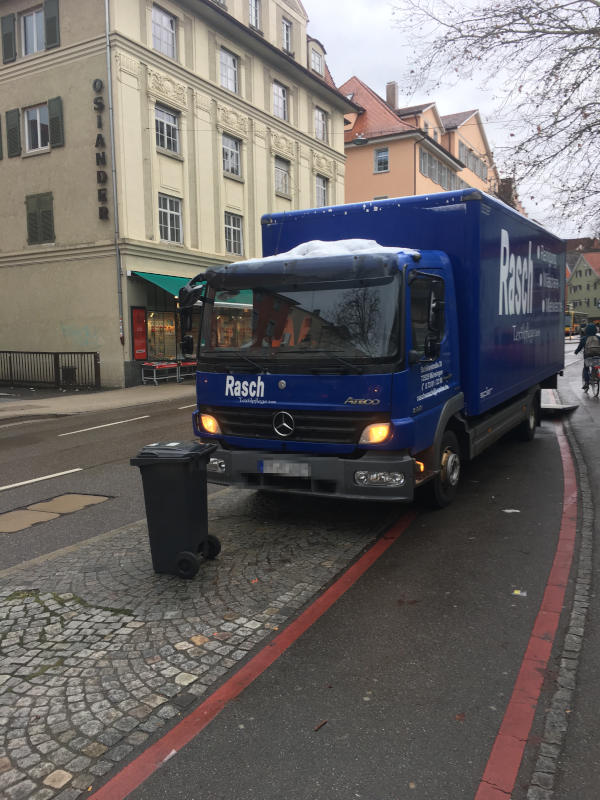 LKW auf Radweg