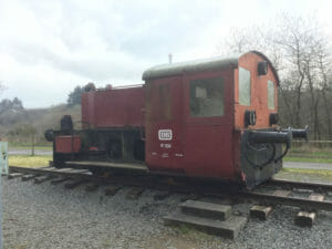 Bahnhof in Schalkenmehren - Lokomotive - Maare-Mosel-Radweg