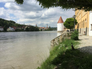 Dreiflüssestadt Passau - Blick auf die Inn mit Enten