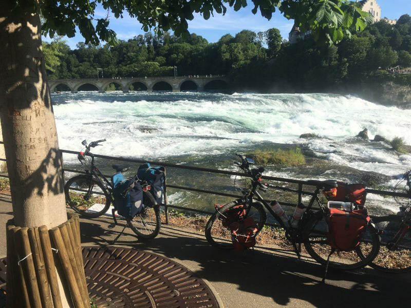 Mit Fahrrädern am Rheinfall - Bodenseeradweg - Rheinradweg