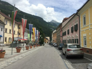 Obervellach - Innenstadt - bunte Häuser - Alpe-Adria-Radweg