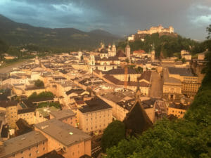 Salzburg - Ausblick bei Nacht - Dämmerung - Alpe-Adria-Radweg