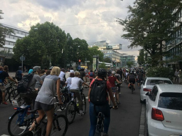 Der richtige Abstand zu Fahrradfahrern Radtouren Checker