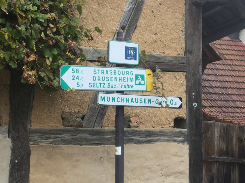 Wegweiser Münchhausen - Véloroute Rhin - französischer Rheinradweg