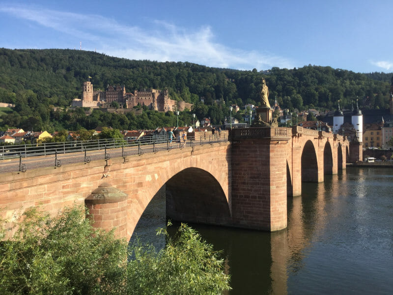 Alte Brücke Heidelberg - Hintergrund Schloss Heidelberg - Am Neckarradweg