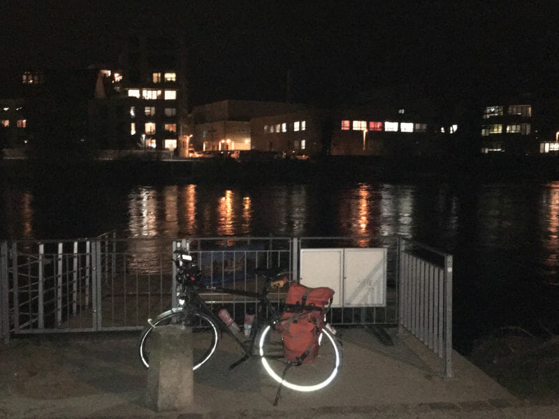 Ulm - Donau - Nacht - leuchtender Fahrradreifen - Donauradweg, Hohenlohe-Ostalb-Radweg