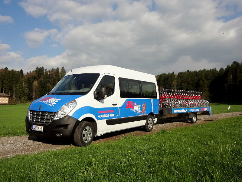 Eurobike.at - Bus mit Fahrradanhänger