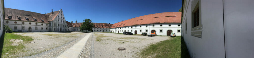 Kloster Benediktbeuern - Innenhof - Bodensee-Königssee-Radweg