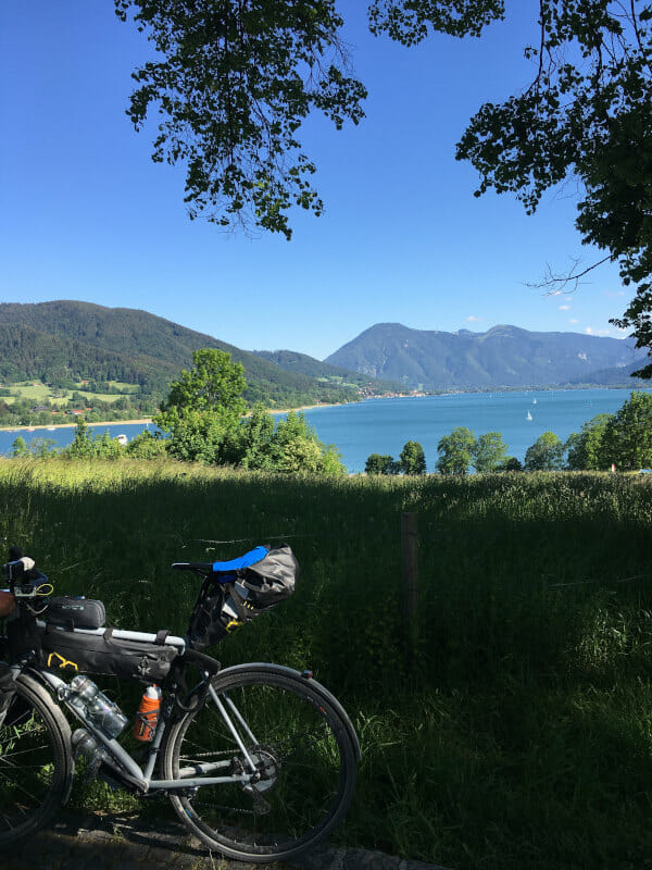 Tegernsee von oben mit Gravelbike - Bodensee-Königssee-Radweg