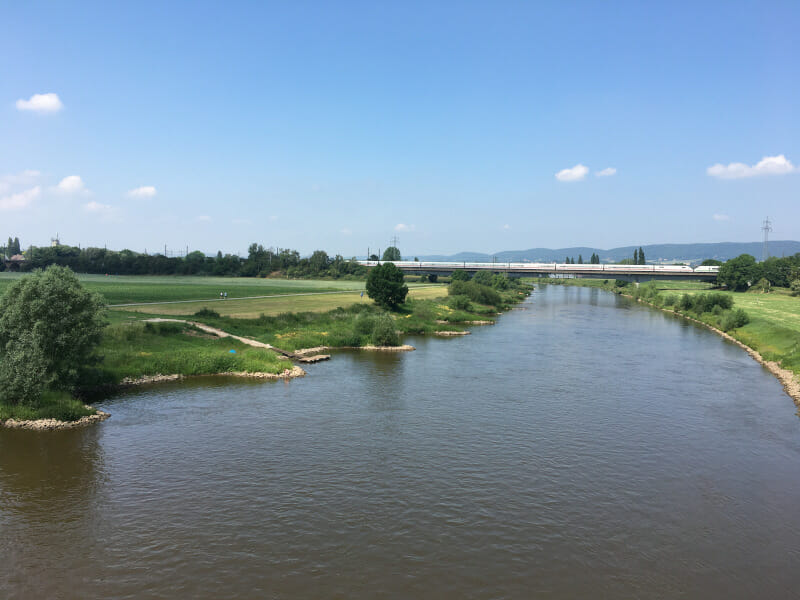 Die Weser bei Bad Oeynhausen - ICE von weitem