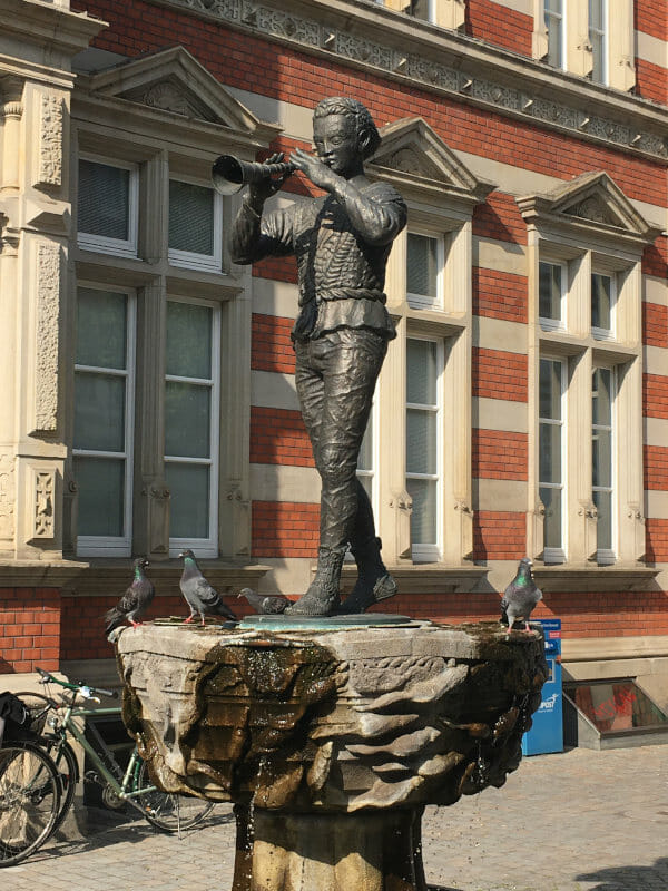 Rattenfänger von Hameln Statue - Auf Radtour