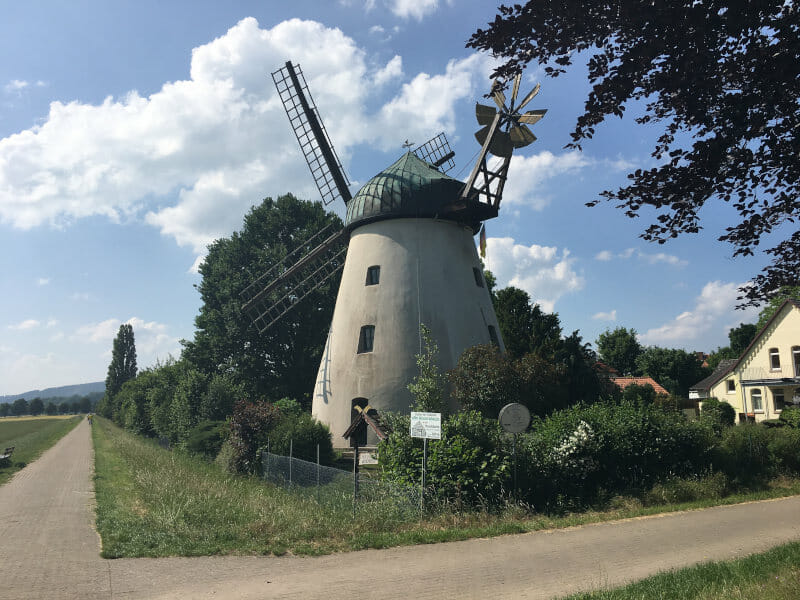 Windmühle bei Tündern am Weserradweg