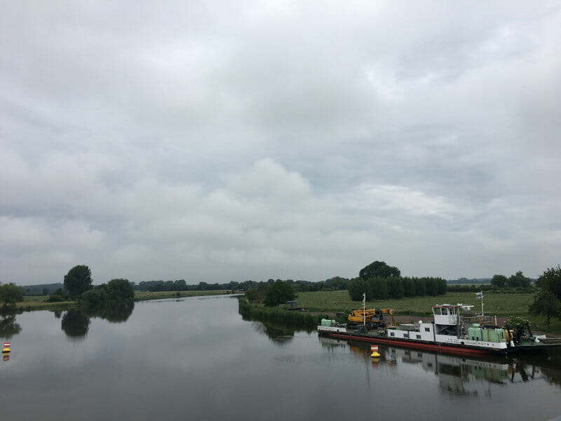 Drakenburg - Blick vom Rad auf die Weser - Weserradweg von Nienburg nach Verden