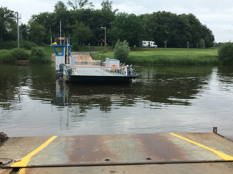 Fährübergang bei Schweringen auf der Radtour an der Weser