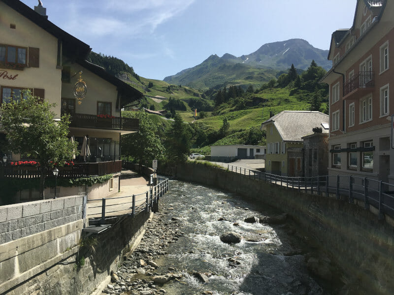 Andermatt mit Flüsschen Unteralpreuss - Start Rheinradweg