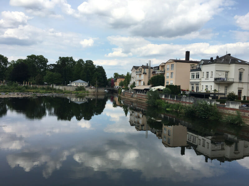 Wasser spiegelt sich in der Nahe - Bad Kreuznach