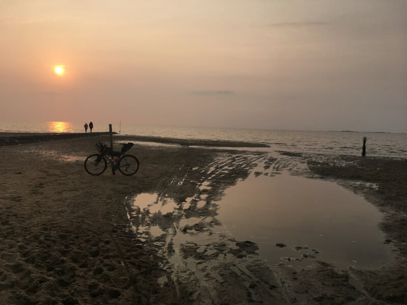 Strand mit Gravelbike - Wattmeer - Cuxhaven - An der Weser entlang