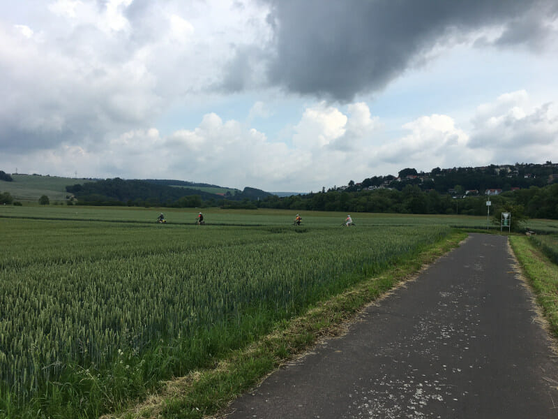Dunkle Wolken hinter Fulda - Fuldaradweg - E-Biker