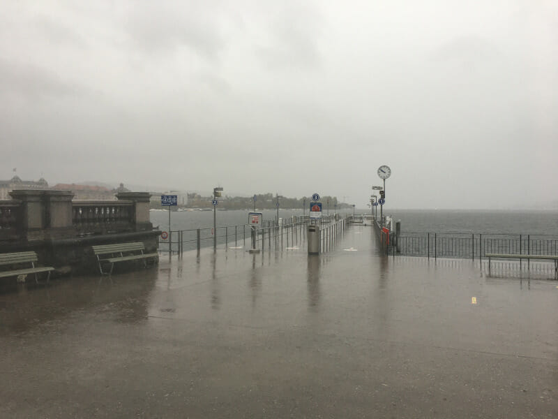 Zürichsee im Regen - Schiffsanlegestelle - Zürich