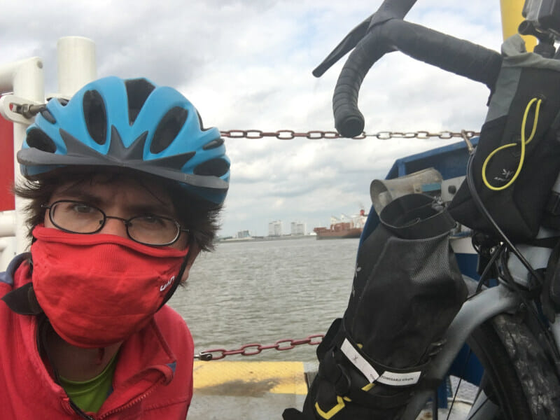 Mit Gravelbike auf dem Schiff zwisschen Nordenham und Bremerhaven